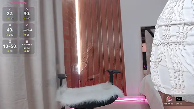 AGATHAA WHITE online show from November 2025 11:22:01 AM