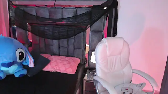 Christaly  online show from October 2025 09:52:02 AM