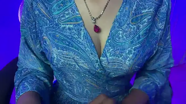 Queen Angelena online show from November 2025 05:38:01 PM