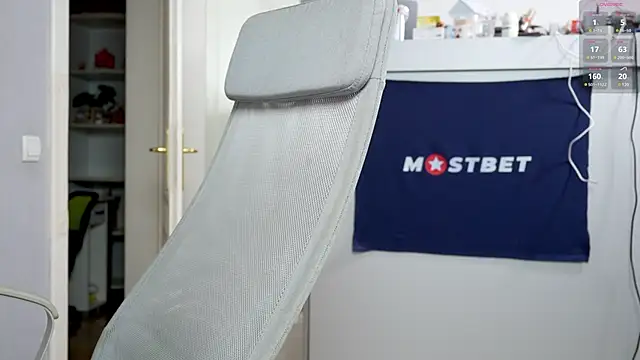 foxeslovefoxes online show from December 2024 02:09:01 PM