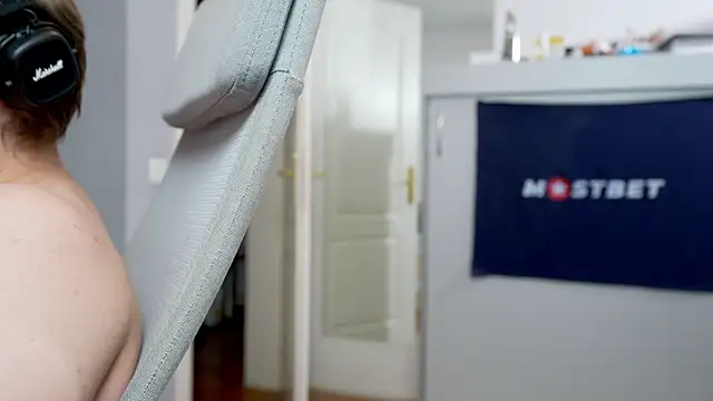 foxeslovefoxes online show from December 2024 02:27:02 PM