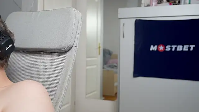 foxeslovefoxes online show from January 2025 12:26:02 PM