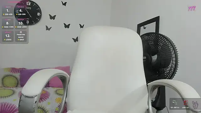 Snapshot of stepmother_105 chatting on May 2026 06:31:02 PM stepmother 105 online show from May 2026 06:31:02 PM