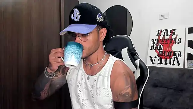 Alessandro Vanni online show from October 2025 01:15:01 AM