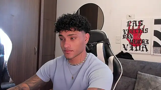 Alessandro Vanni online show from December 2025 03:41:02 PM