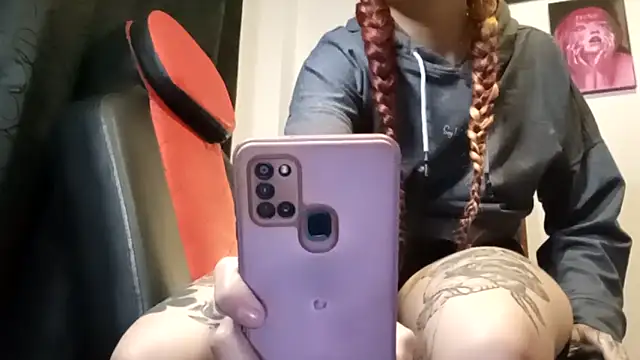 Snapshot of Tattoodreams_lucy chatting on October 2025 10:19:01 PM Tattoodreams lucy online show from October 2025 10:19:01 PM