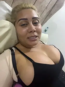 Snapshot of maymercy chatting on November 2025 09:58:02 PM maymercy online show from November 2025 09:58:02 PM