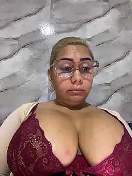 Snapshot of maymercy chatting on November 2025 03:01:02 PM maymercy online show from November 2025 03:01:02 PM