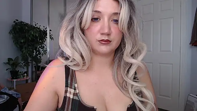 Snapshot of GoddessEmmy chatting on June 2026 08:26:01 PM GoddessEmmy online show from June 2026 08:26:01 PM