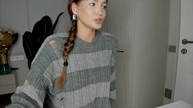 Snapshot of xx_leila chatting on November 2025 10:24:01 AM xx leila online show from November 2025 10:24:01 AM