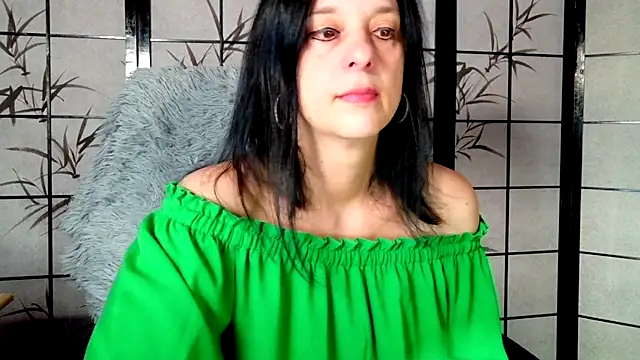 Snapshot of _Sweetlonglips_ chatting on January 2026 06:08:01 AM Sweetlonglips online show from January 2026 06:08:01 AM