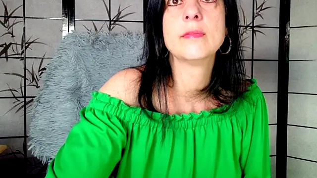 Snapshot of _Sweetlonglips_ chatting on January 2026 06:07:02 AM Sweetlonglips online show from January 2026 06:07:02 AM