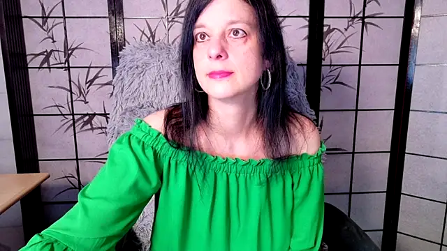 Snapshot of _Sweetlonglips_ chatting on June 2026 08:18:02 AM Sweetlonglips online show from June 2026 08:18:02 AM