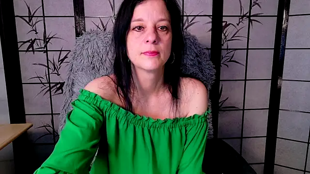 Snapshot of _Sweetlonglips_ chatting on June 2026 07:32:02 AM Sweetlonglips online show from June 2026 07:32:02 AM