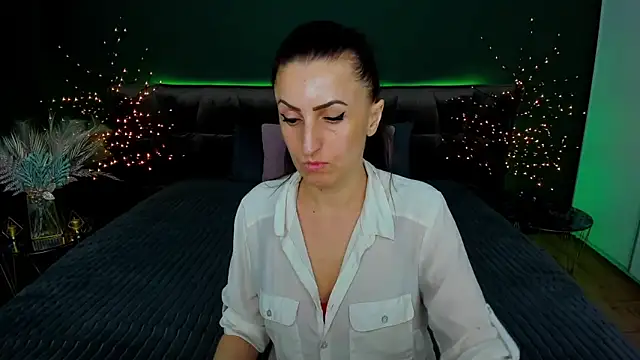 Rebecca Diamond online show from March 2025 01:04:01 PM