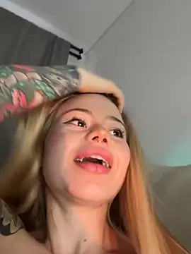 Snapshot of curchez_ chatting on January 2025 10:52:02 PM curchez online show from January 2025 10:52:02 PM