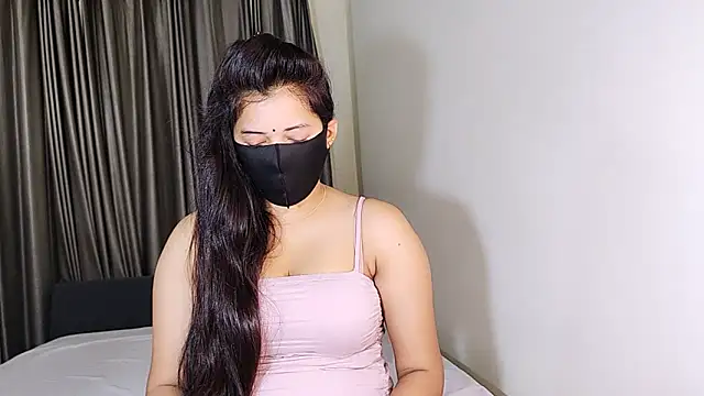 YourLovelyQueen online show from December 2024 05:29:02 AM