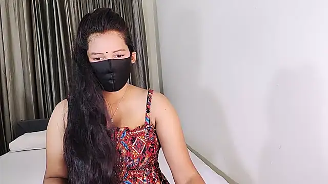 YourLovelyQueen online show from June 2026 06:33:01 PM