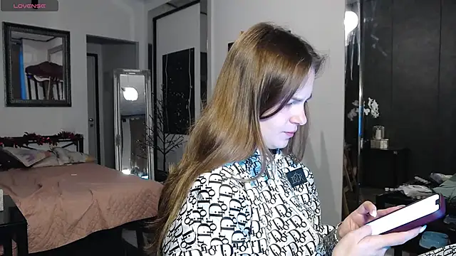 CindyJonson online show from December 2025 06:19:01 AM