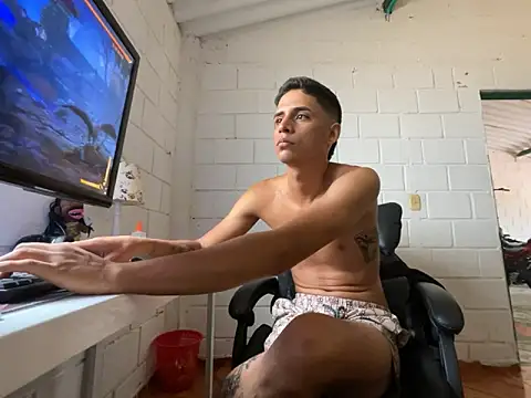 Snapshot of Max_TheHorseDick chatting on October 2025 06:18:01 PM Max TheHorseDick online show from October 2025 06:18:01 PM