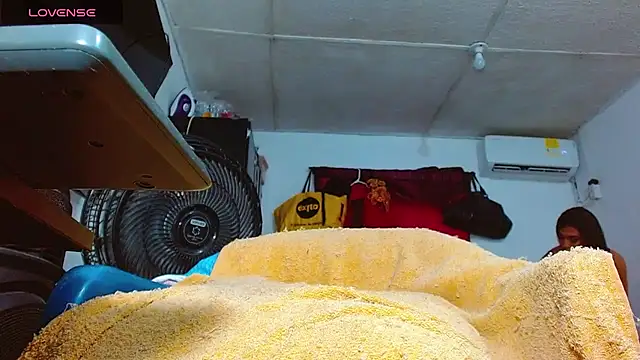 Snapshot of THAKIANYSBIGCOCK chatting on October 2025 06:39:02 PM THAKIANYSBIGCOCK online show from October 2025 06:39:02 PM