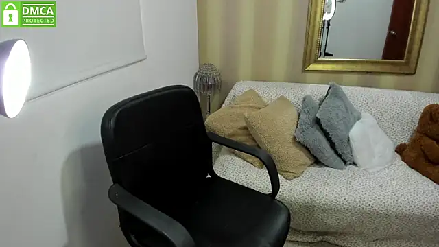 NicolettColin online show from September 2025 06:24:02 PM