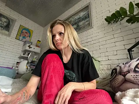 Snapshot of Angel_girllovemy chatting on February 2025 12:38:02 PM Angel girllovemy online show from February 2025 12:38:02 PM