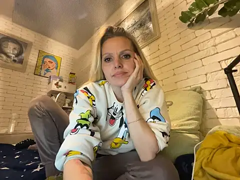 Snapshot of Angel_girllovemy chatting on February 2025 06:02:02 PM Angel girllovemy online show from February 2025 06:02:02 PM