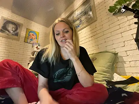 Snapshot of Angel_girllovemy chatting on February 2025 05:22:01 PM Angel girllovemy online show from February 2025 05:22:01 PM