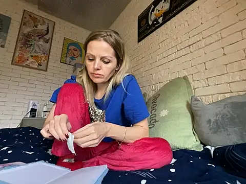 Snapshot of Angel_girllovemy chatting on February 2025 02:02:01 PM Angel girllovemy online show from February 2025 02:02:01 PM