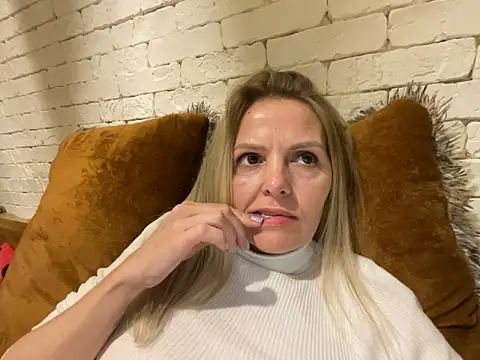 Snapshot of Angel_girllovemy chatting on February 2025 04:42:02 PM Angel girllovemy online show from February 2025 04:42:02 PM