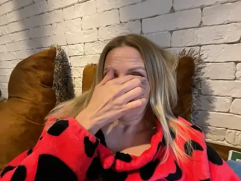 Snapshot of Angel_girllovemy chatting on March 2025 03:20:01 PM Angel girllovemy online show from March 2025 03:20:01 PM