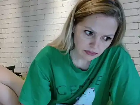 Snapshot of Angel_girllovemy chatting on September 2025 03:33:01 PM Angel girllovemy online show from September 2025 03:33:01 PM