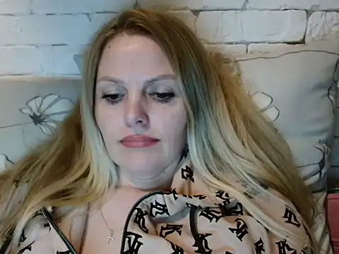 Snapshot of Angel_girllovemy chatting on November 2025 04:20:02 PM Angel girllovemy online show from November 2025 04:20:02 PM