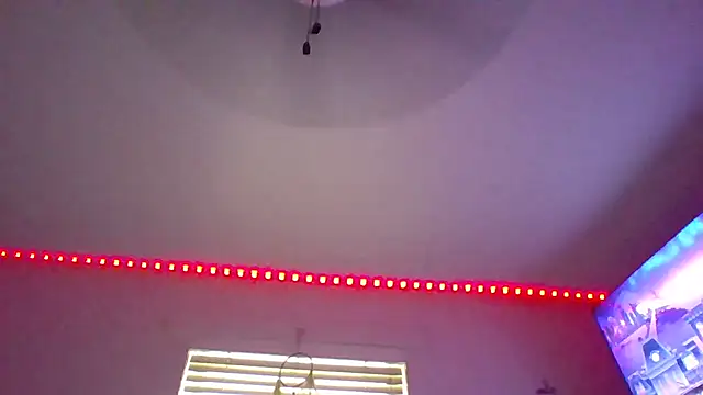 Snapshot of SkittlesNTreats chatting on December 2025 04:48:02 PM SkittlesNTreats online show from December 2025 04:48:02 PM