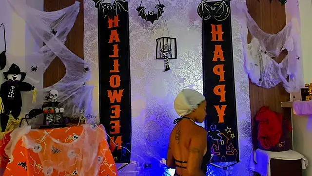 kelly thomson online show from October 2025 01:45:01 PM