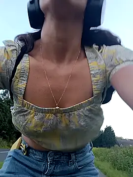 Snapshot of tinny_williams chatting on September 2025 05:24:02 PM tinny williams online show from September 2025 05:24:02 PM