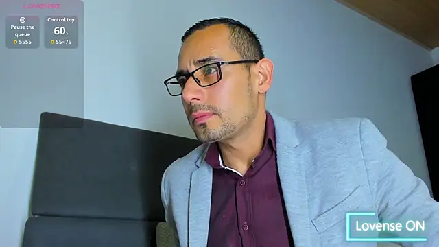 jhonyalzate2 online show from December 2025 01:11:01 AM