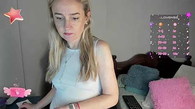 Snapshot of 1Sweetnina chatting on January 2025 10:45:01 PM 1Sweetnina online show from January 2025 10:45:01 PM