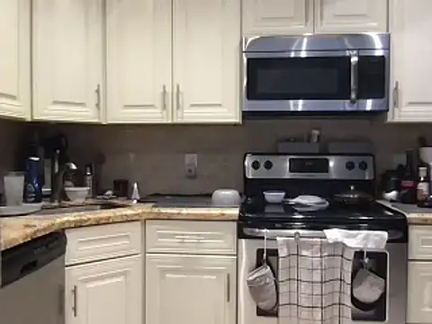 Snapshot of BigGuyMuscle chatting on February 2025 03:32:02 PM BigGuyMuscle online show from February 2025 03:32:02 PM