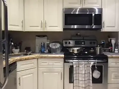 Snapshot of BigGuyMuscle chatting on February 2025 05:12:02 AM BigGuyMuscle online show from February 2025 05:12:02 AM