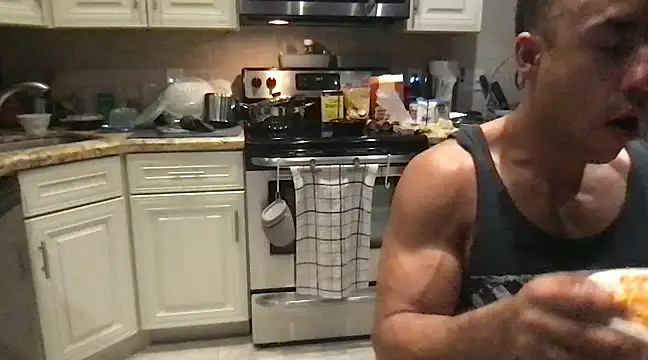 Snapshot of BigGuyMuscle chatting on February 2025 12:49:01 AM BigGuyMuscle online show from February 2025 12:49:01 AM
