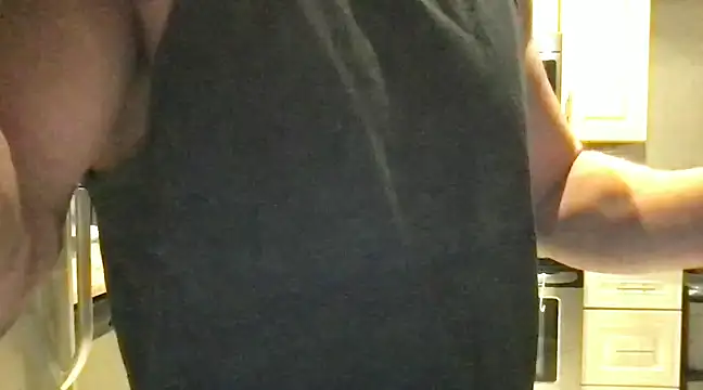 Snapshot of BigGuyMuscle chatting on February 2025 09:47:02 PM BigGuyMuscle online show from February 2025 09:47:02 PM