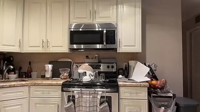 Snapshot of BigGuyMuscle chatting on March 2025 02:57:02 AM BigGuyMuscle online show from March 2025 02:57:02 AM