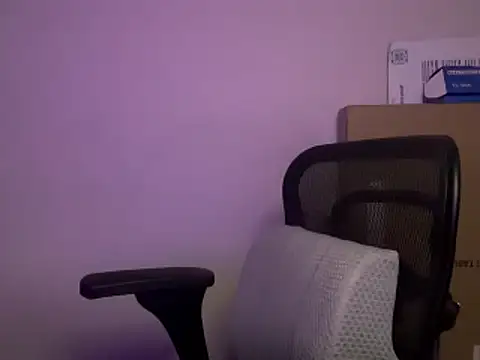 Snapshot of BigGuyMuscle chatting on March 2025 08:08:01 AM BigGuyMuscle online show from March 2025 08:08:01 AM