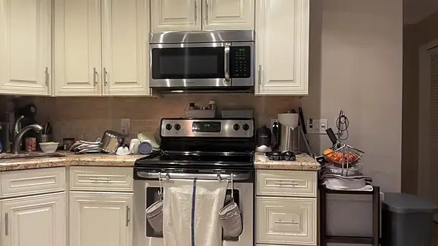 Snapshot of BigGuyMuscle chatting on March 2025 11:18:02 PM BigGuyMuscle online show from March 2025 11:18:02 PM