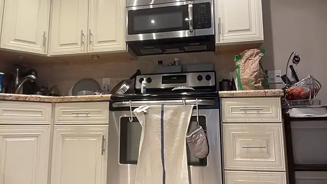 Snapshot of BigGuyMuscle chatting on March 2025 05:49:02 PM BigGuyMuscle online show from March 2025 05:49:02 PM