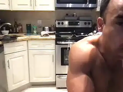 Snapshot of BigGuyMuscle chatting on March 2025 10:17:02 PM BigGuyMuscle online show from March 2025 10:17:02 PM