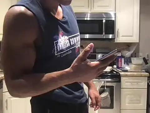 Snapshot of BigGuyMuscle chatting on March 2025 10:21:02 PM BigGuyMuscle online show from March 2025 10:21:02 PM