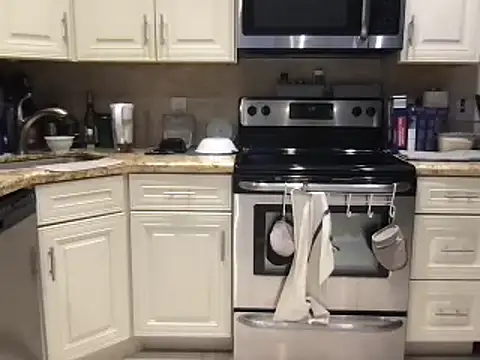 Snapshot of BigGuyMuscle chatting on March 2025 10:38:01 PM BigGuyMuscle online show from March 2025 10:38:01 PM